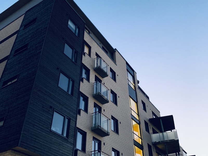 Bloc de apartamente modern în România